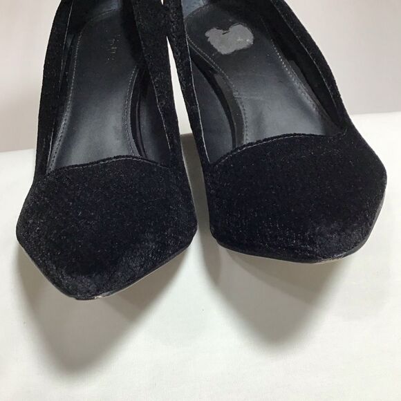 Calvin Klein Neema Pump Shoes Black Velour Gold 4” Heel Pointed Toe Size 7 1/2 - Picture 6 of 9